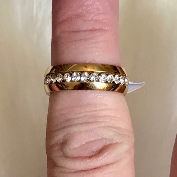 NWOT STAINLESS SIMULATED DIAMOND BAND - Picture 2 of 6